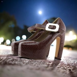 Closed Square Toe Platform Curved Block Heel Size 8 NWT